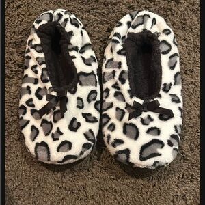 Source Unknown Black and White Plush Slippers